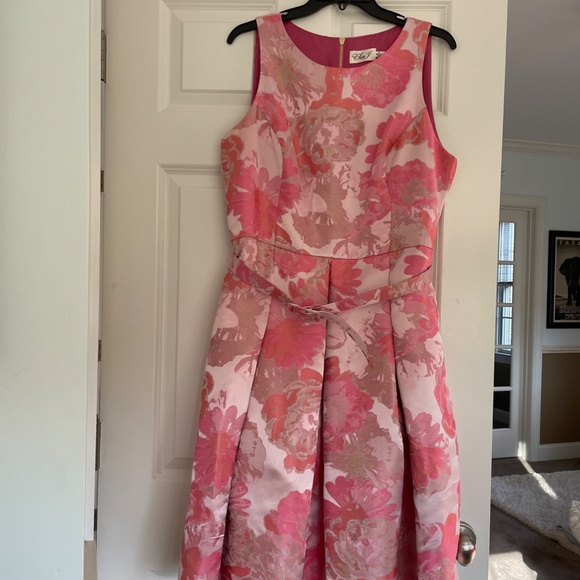 Dress - Picture 7 of 7